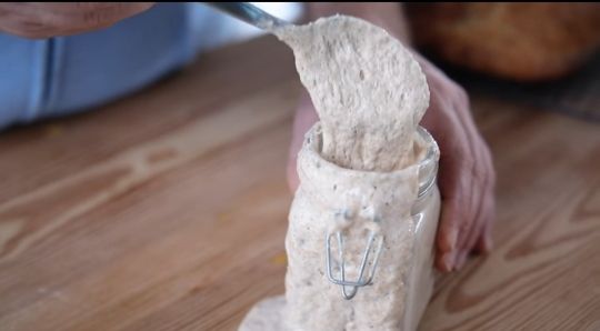 ¿Cómo dar de comer a la masa madre