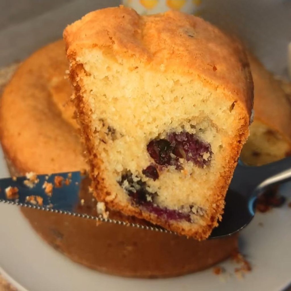 Bizcocho de arándanos con toque de limón