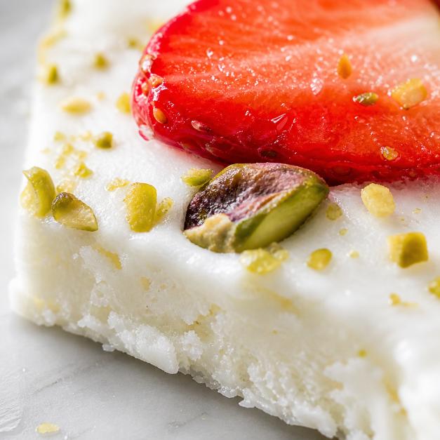 Yogur Bark de Fresas y Pistachos Postre Viral de TikTok en 2026