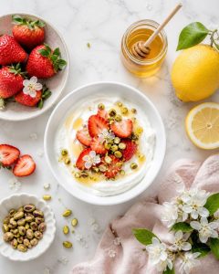 Yogur Bark de Fresas y Pistachos Postre Viral de TikTok en 2026