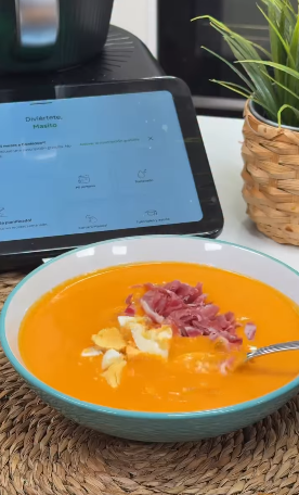 Salmorejo en Thermomix cremoso, fácil y listo en minutos