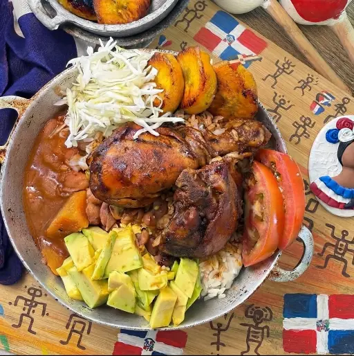 La Bandera Dominicana la receta del almuerzo típico