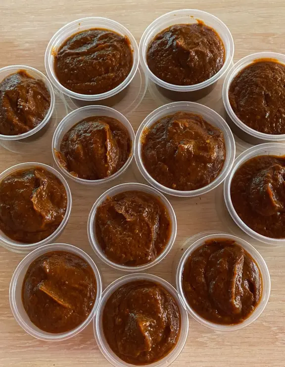salmorreta casera en vasitos para congelar con ñoras y tomate